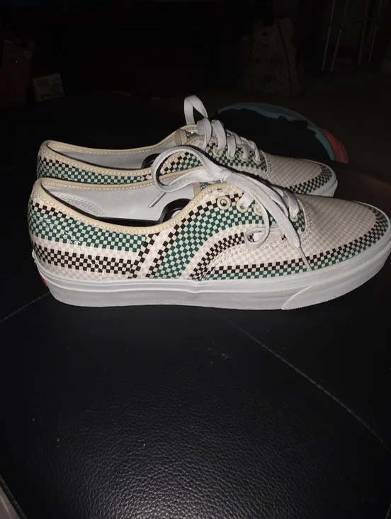 Vans - Picture 3 of 6